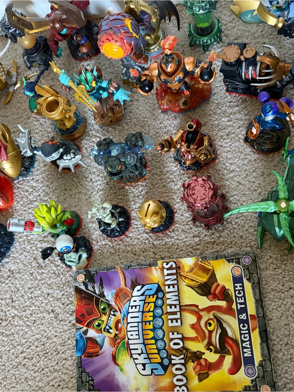 Skylander Characters Pack with Book of Elements